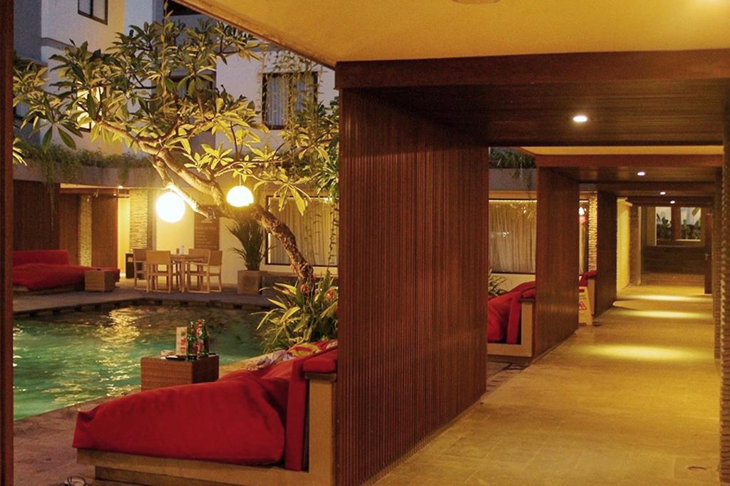 Savvoya Hotel Seminyak Exterior photo