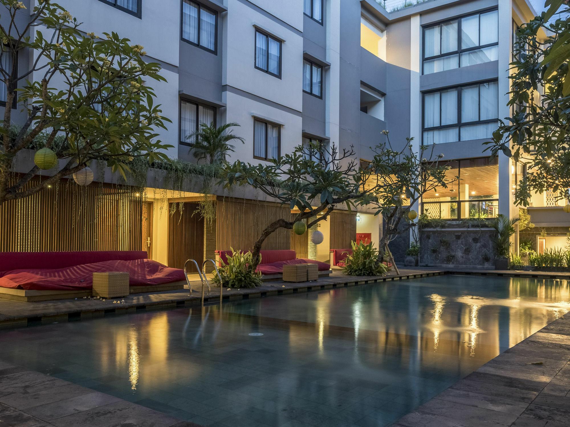 Savvoya Hotel Seminyak Exterior photo