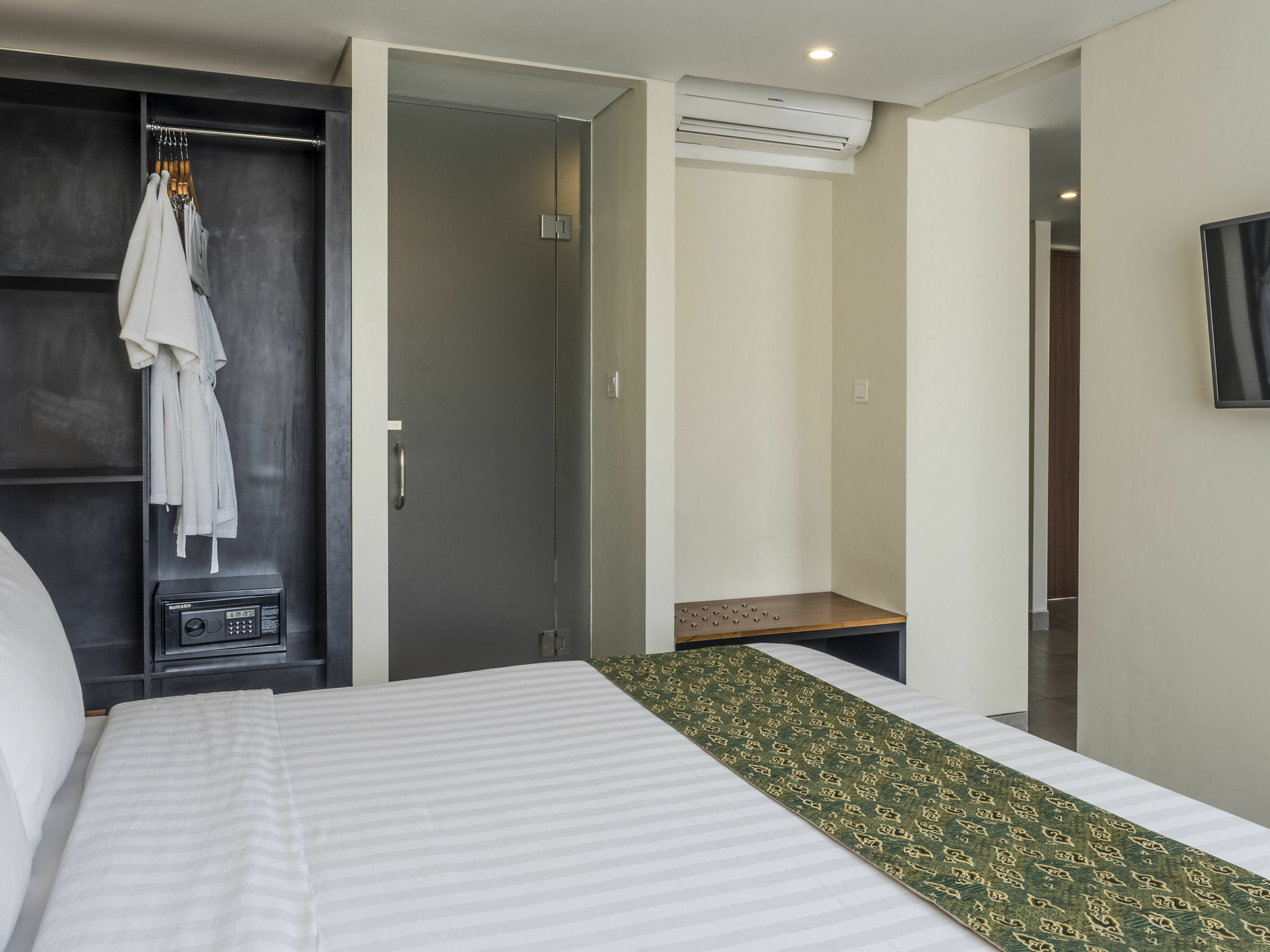 Savvoya Hotel Seminyak Exterior photo
