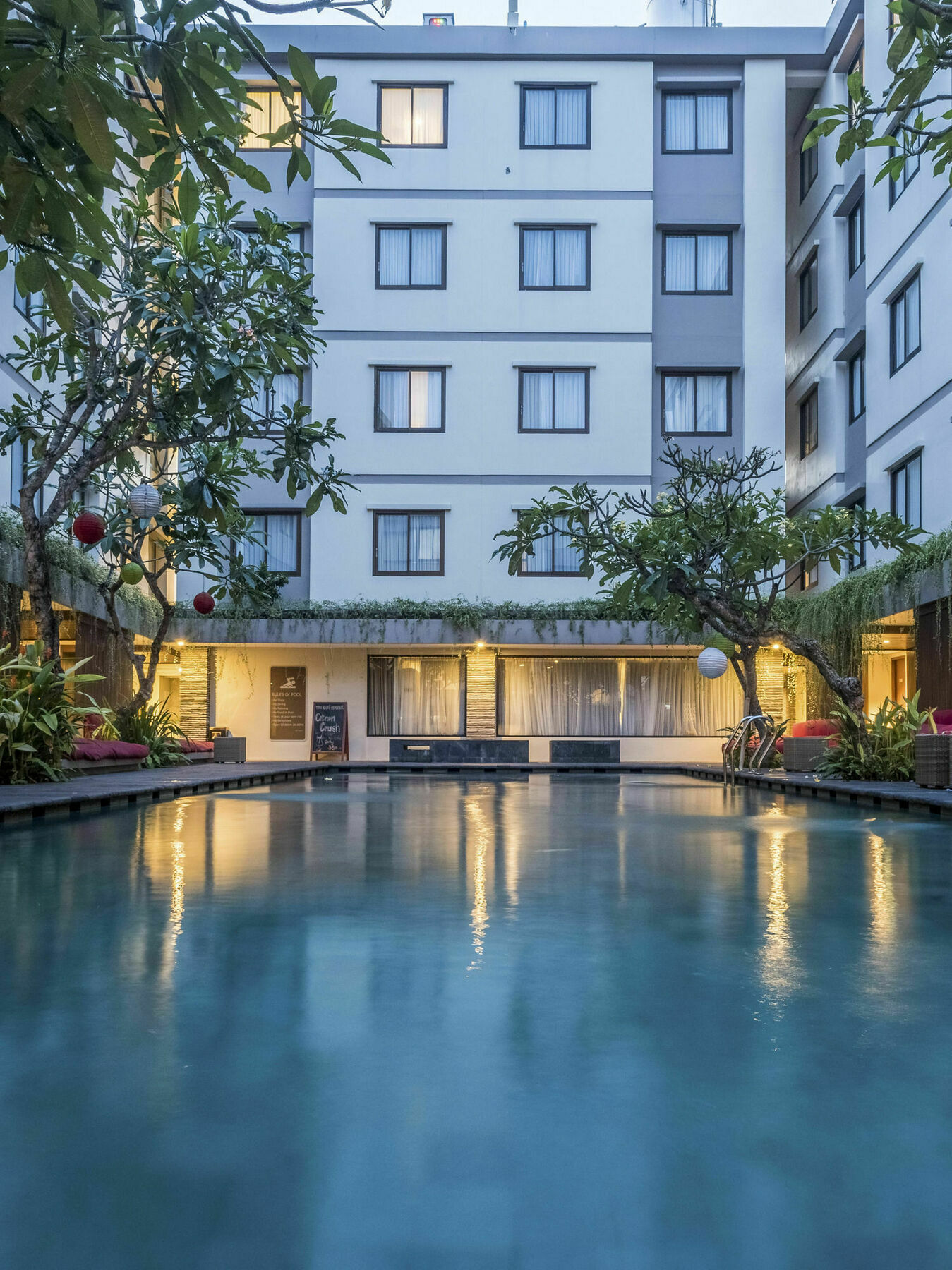 Savvoya Hotel Seminyak Exterior photo